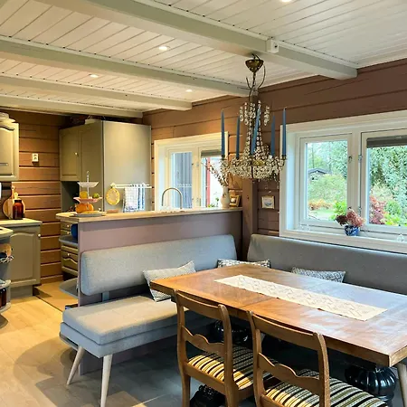 Holiday home Med Havutsikt I En Rolig Blindvei *