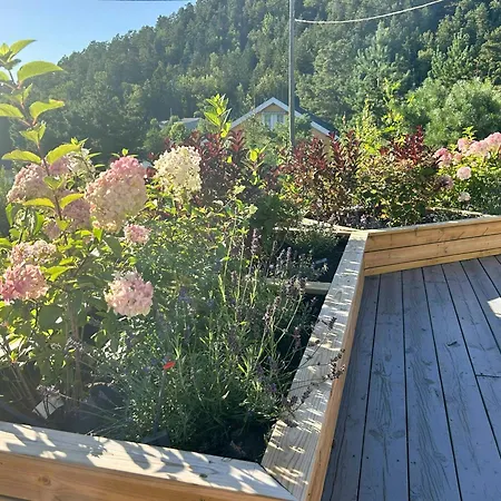 Holiday home Med Havutsikt I En Rolig Blindvei *
